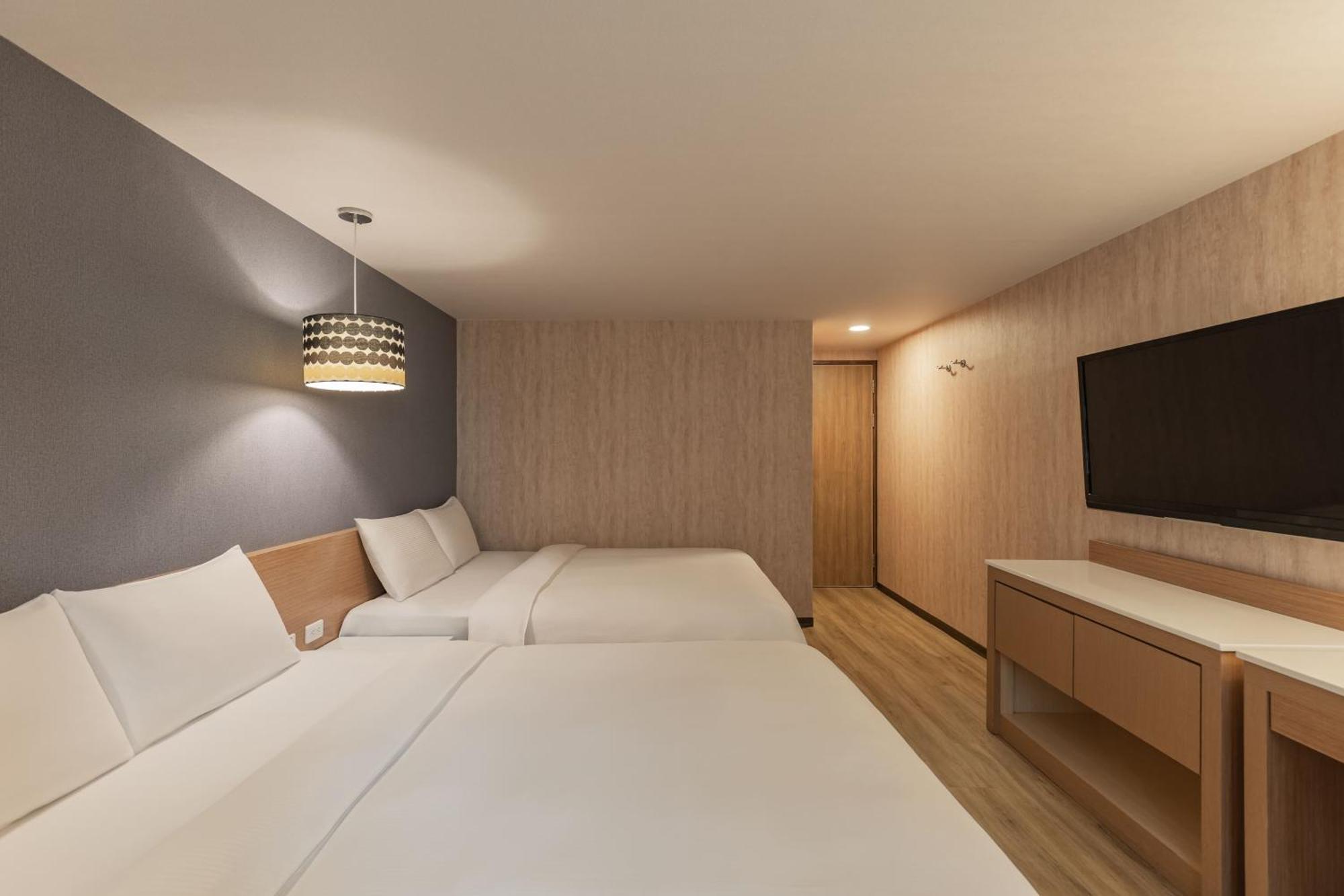 Kindness Hotel - Tainan Chihkan Tower Номер фото