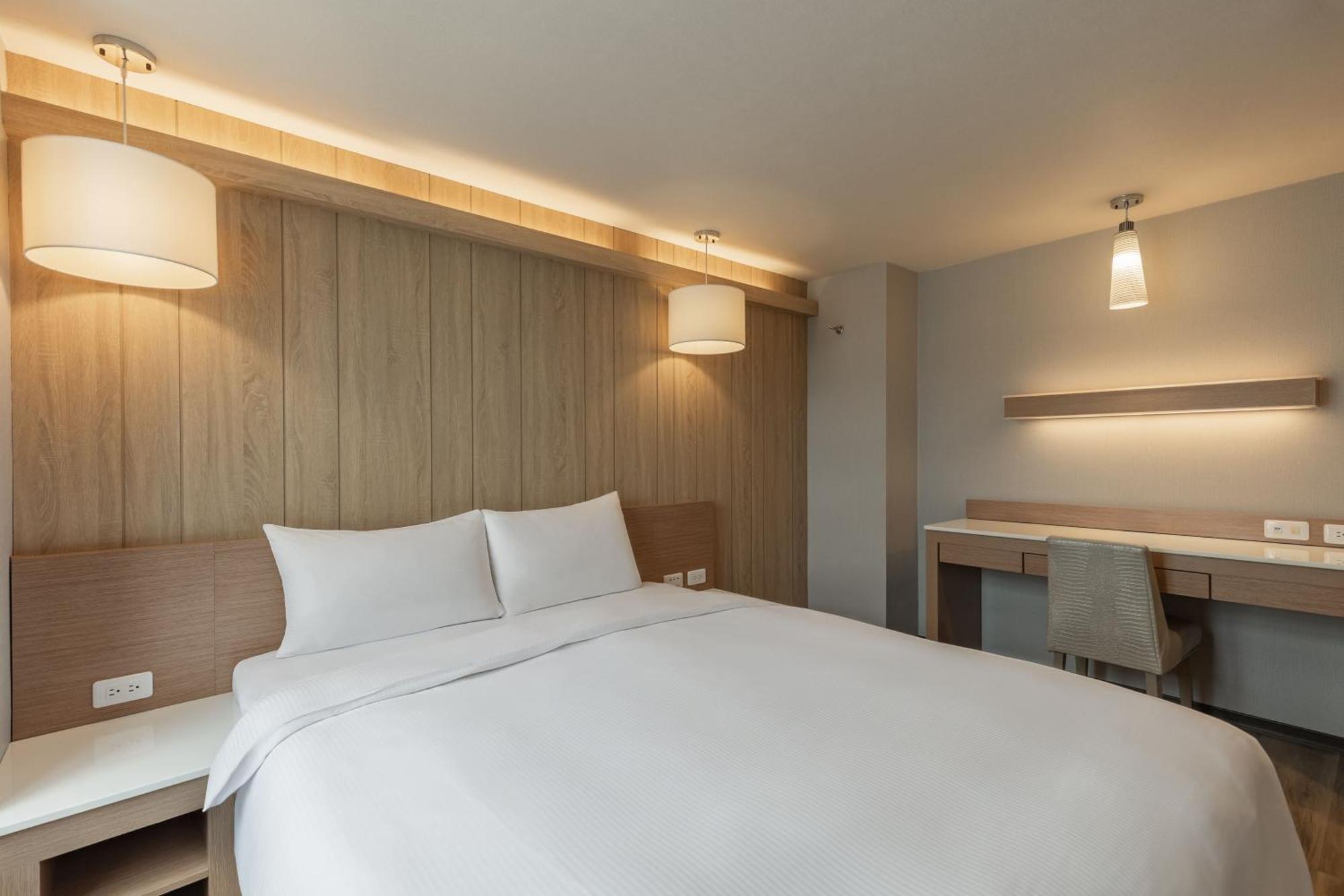 Kindness Hotel - Tainan Chihkan Tower Номер фото