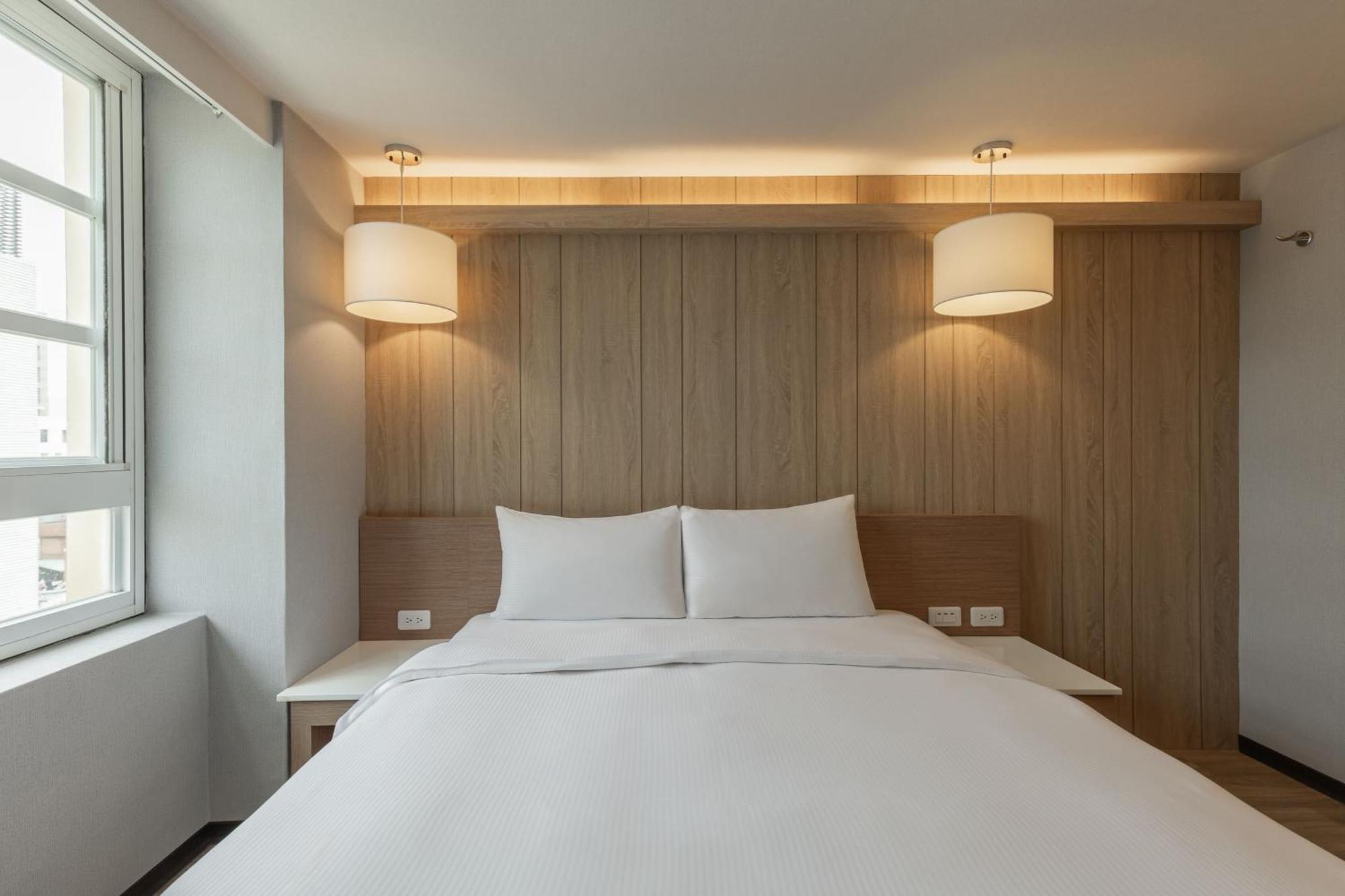 Kindness Hotel - Tainan Chihkan Tower Номер фото