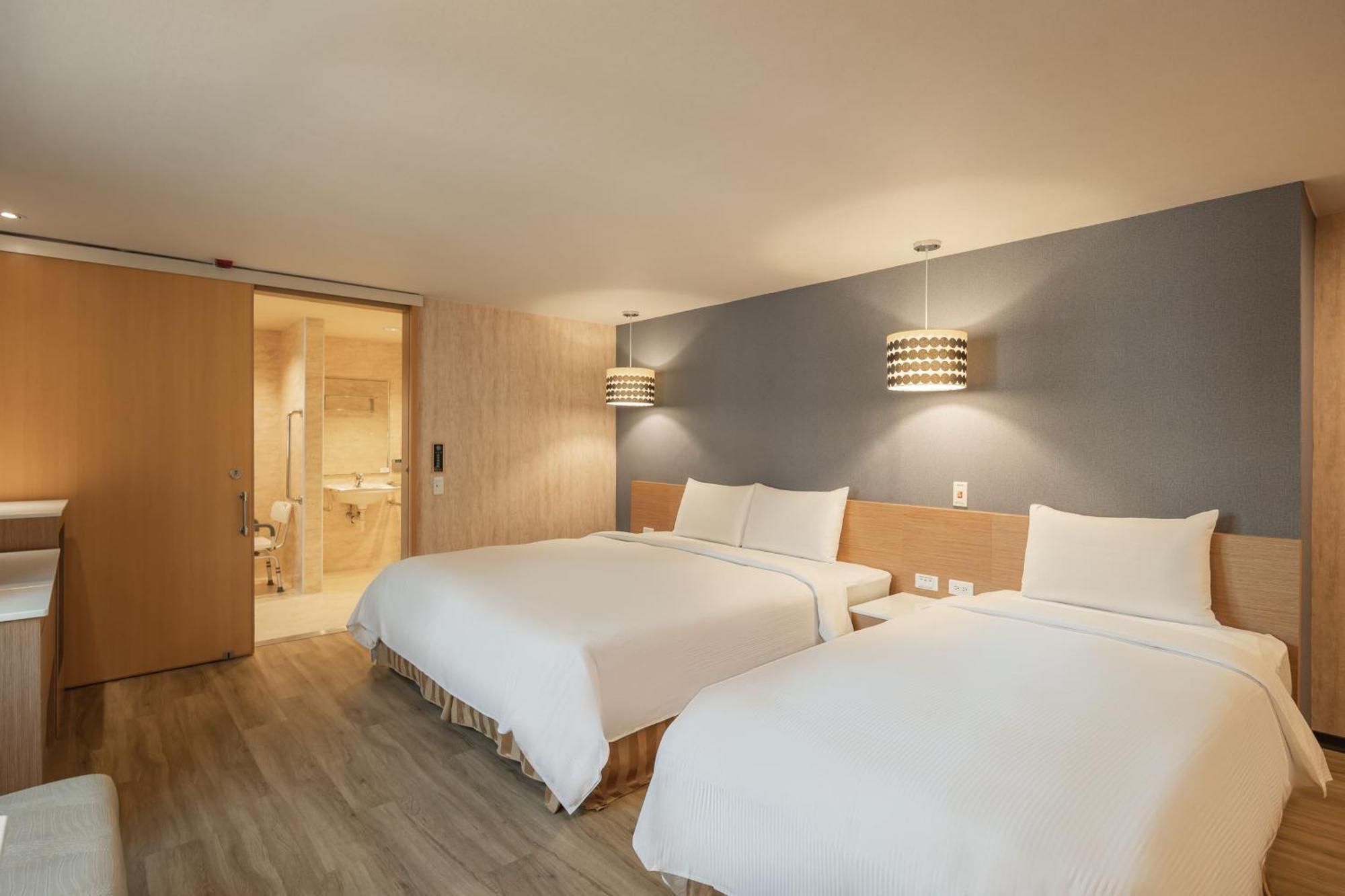 Kindness Hotel - Tainan Chihkan Tower Номер фото