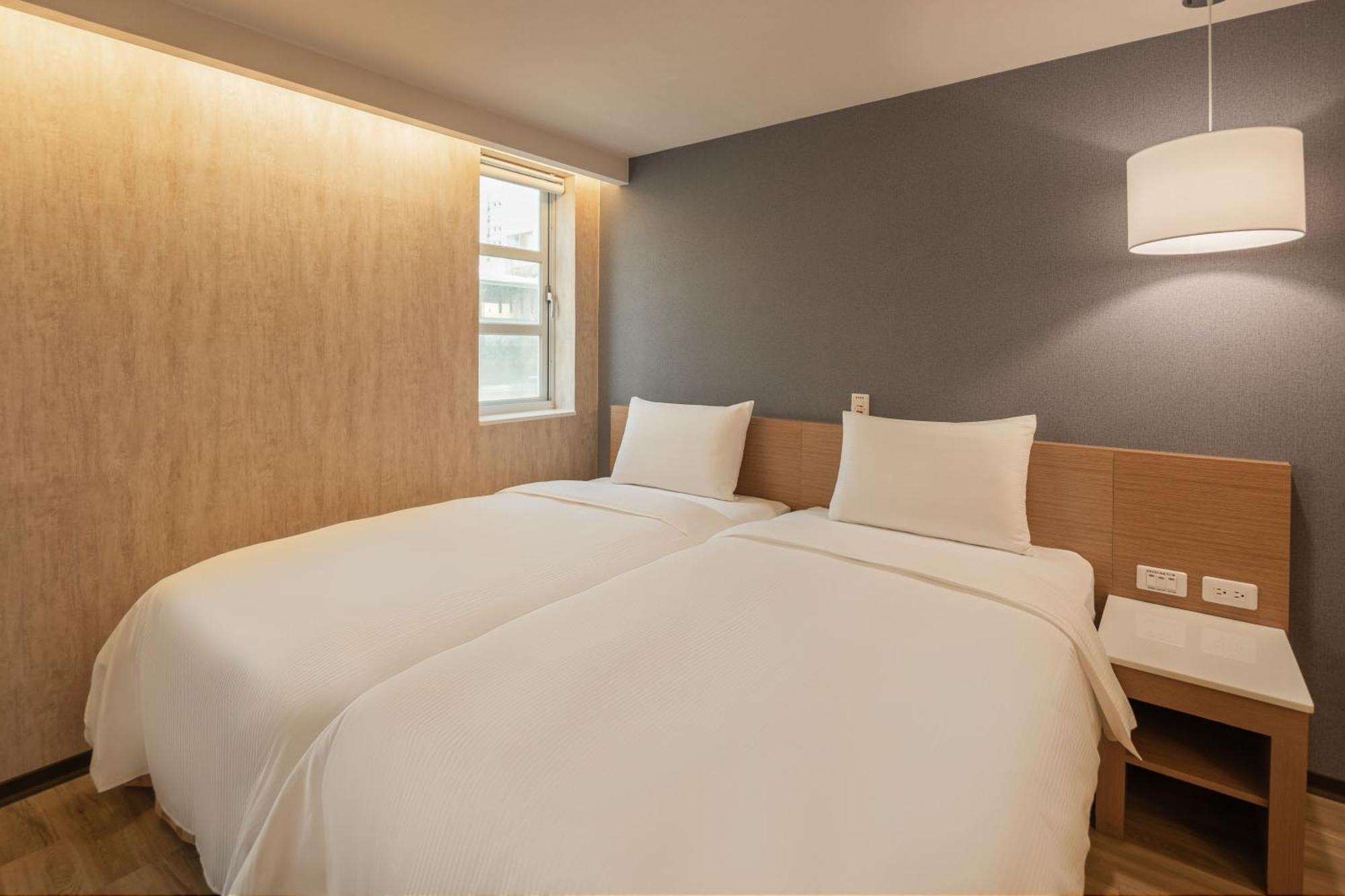 Kindness Hotel - Tainan Chihkan Tower Номер фото