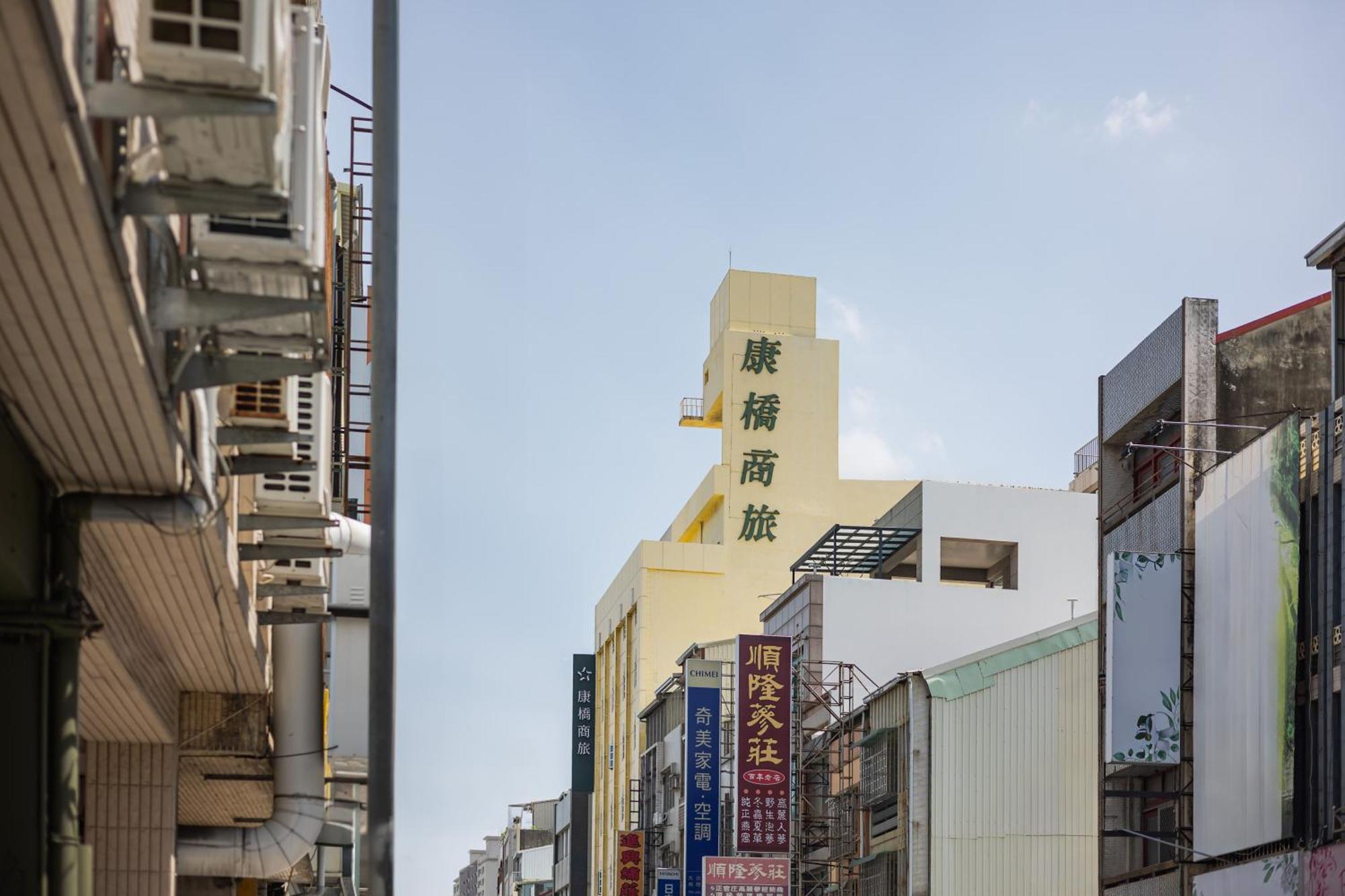 Kindness Hotel - Tainan Chihkan Tower Екстер'єр фото