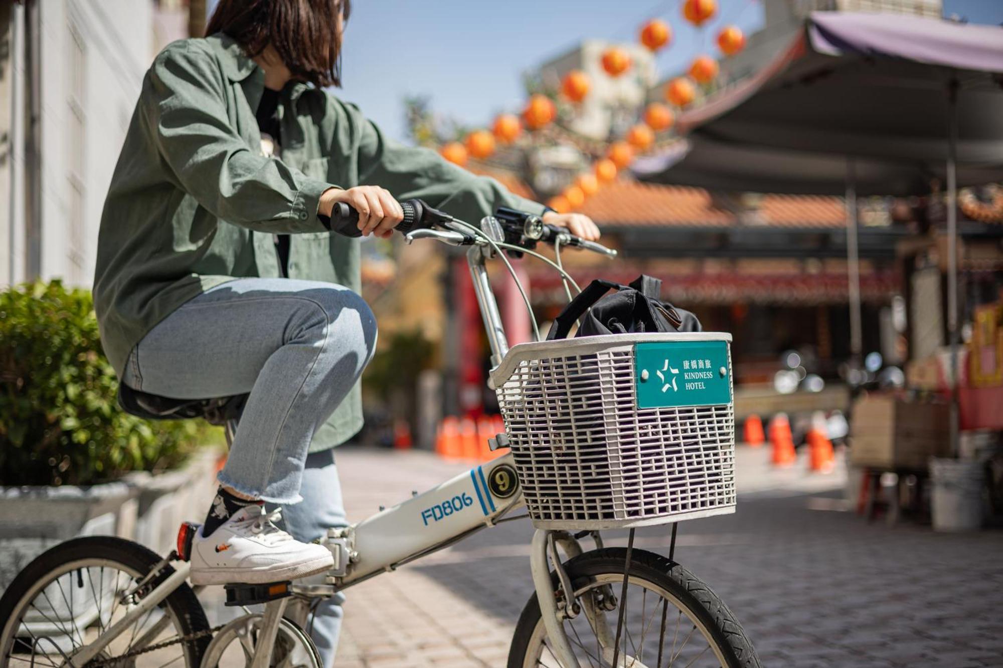 Kindness Hotel - Tainan Chihkan Tower Екстер'єр фото
