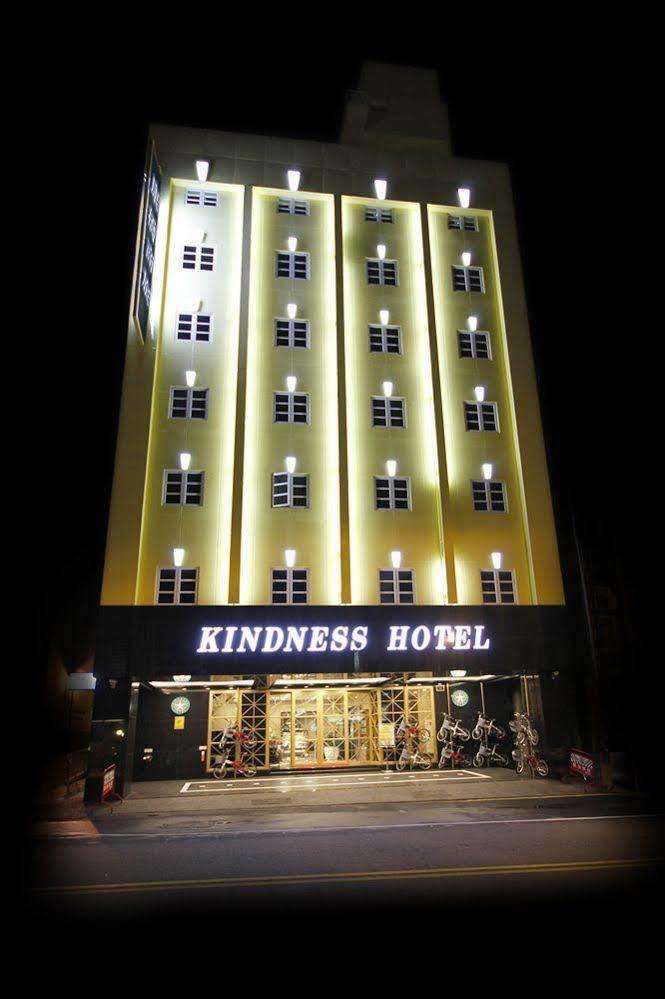 Kindness Hotel - Tainan Chihkan Tower Екстер'єр фото